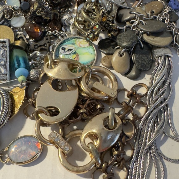 4 Lb Mixed Jewelry Modern Vintage crafter lot mismatched broken Some Wearable - Picture 3 of 7